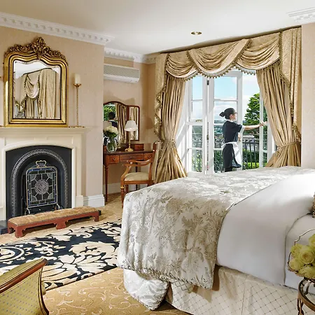 Hayfield Manor 5*