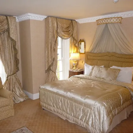 Hayfield Manor 5*